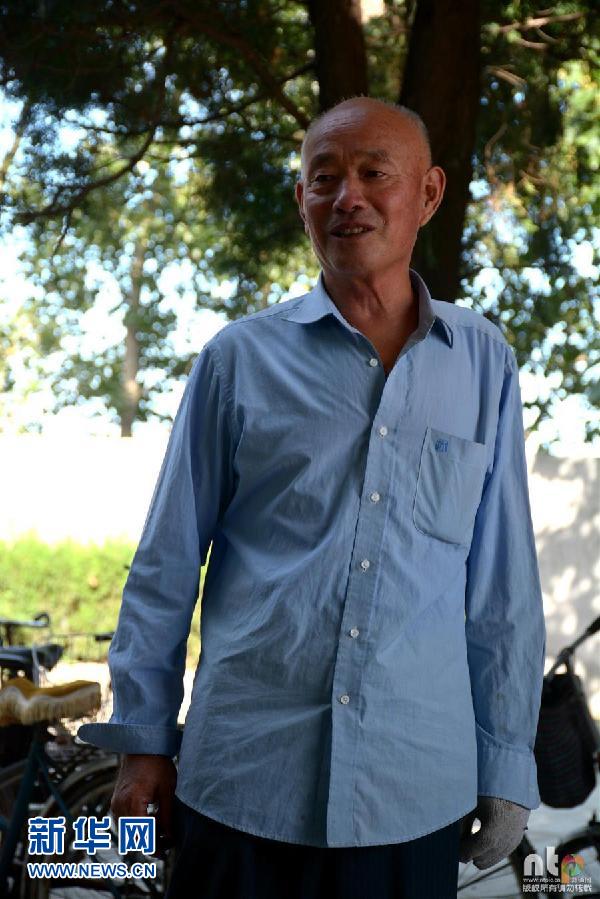 图片故事独臂退伍老兵坚持为抗战烈士守墓三十一载