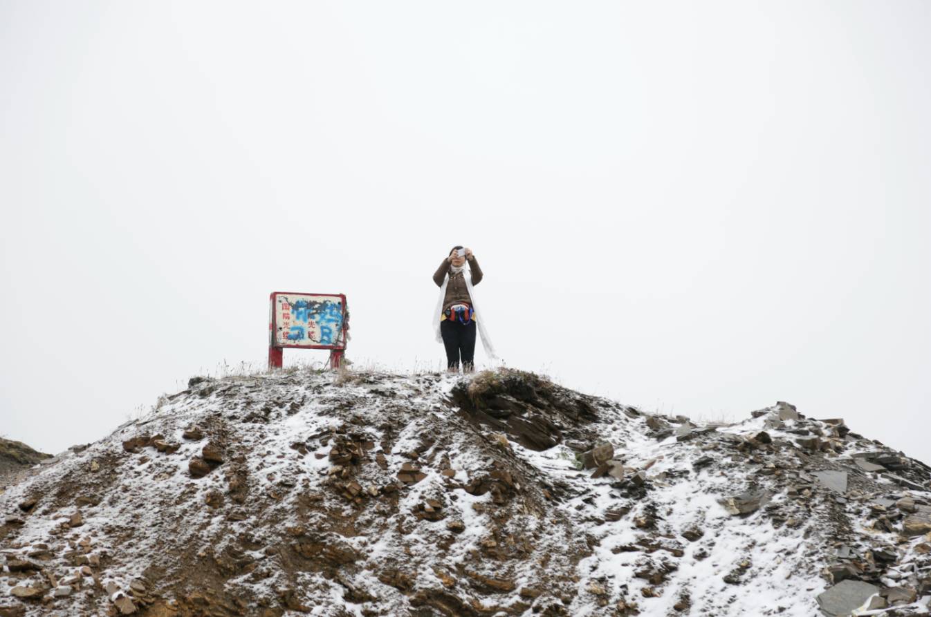 走过方知远征难 网媒爬雪山