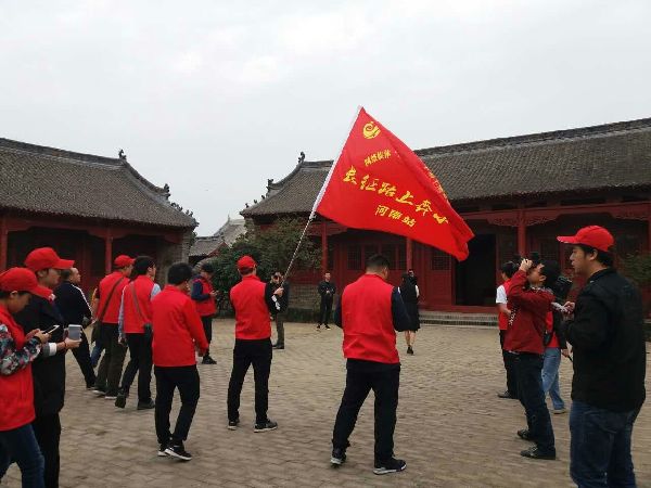 【网络媒体走转改】河南南召:36米长画卷忆长征 烈士后人思红军