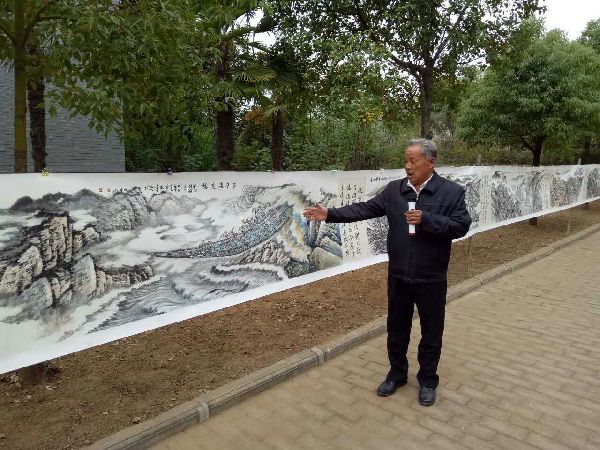 【网络媒体走转改】河南南召:36米长画卷忆长征 烈士后人思红军