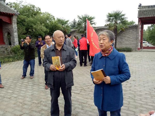 【网络媒体走转改】河南南召:36米长画卷忆长征 烈士后人思红军