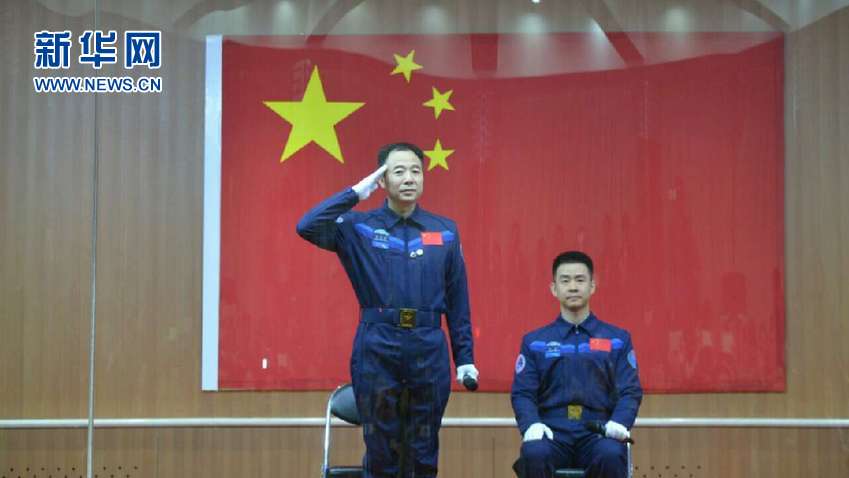 图为航天员景海鹏和陈冬.新华网 郭小天 摄