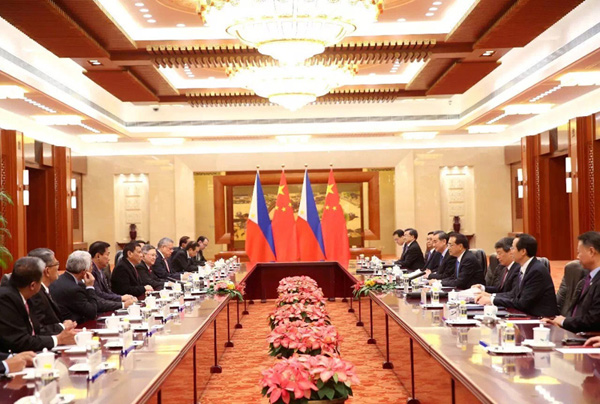 外交会谈中罕见一幕:菲方代表团为中国总理鼓掌