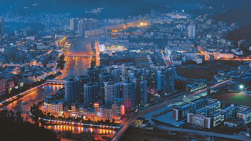 川滇明珠六轮驱动宜人宜居宜业文明和谐美丽