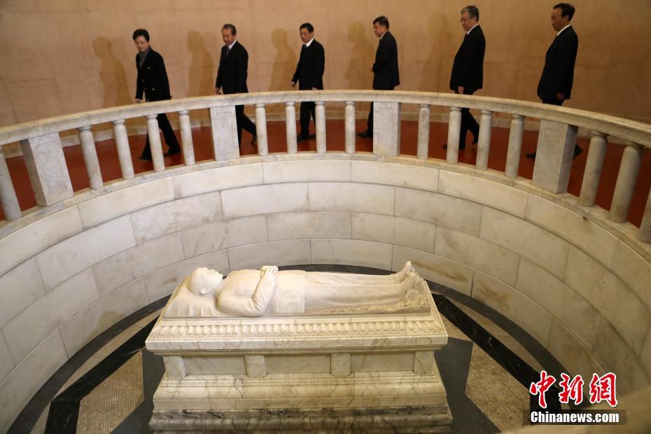 11月12日是孙中山先生诞辰150周年纪念日,江苏省暨南京市各界人士