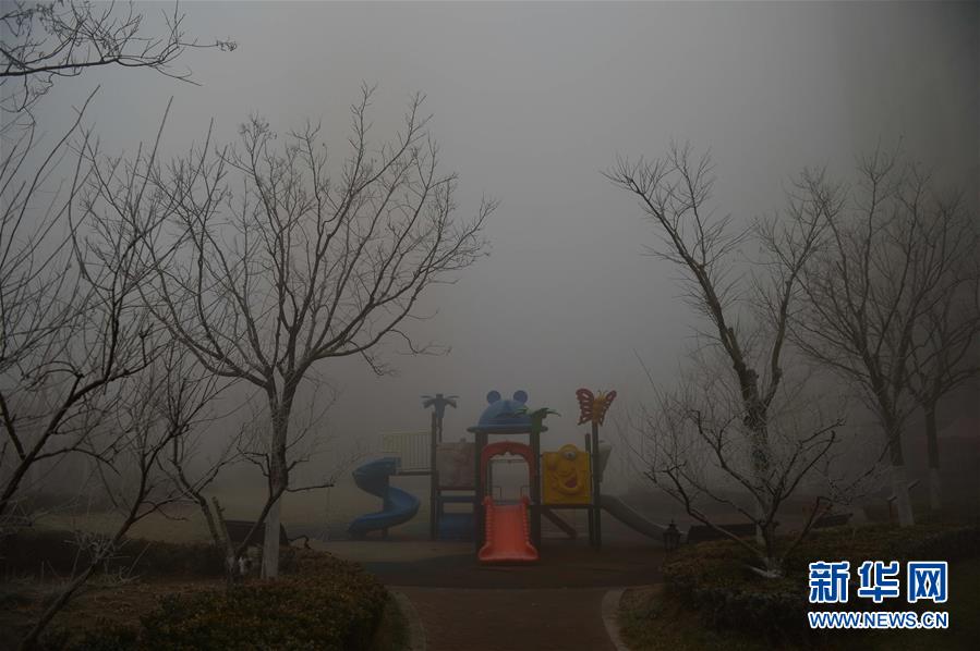 12月19日,天津市区被雾霾笼罩.新华社发