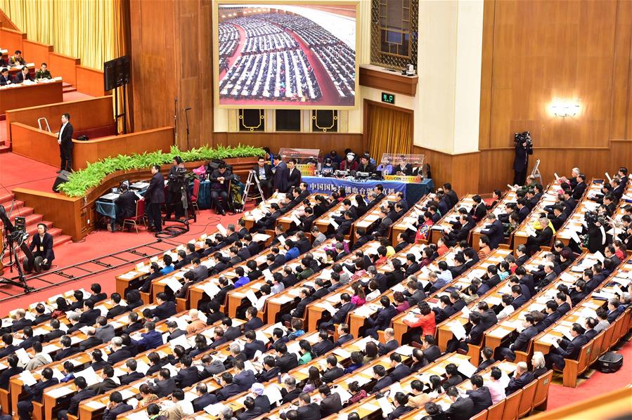 十二届全国人大四次会议举行第二次全体会议