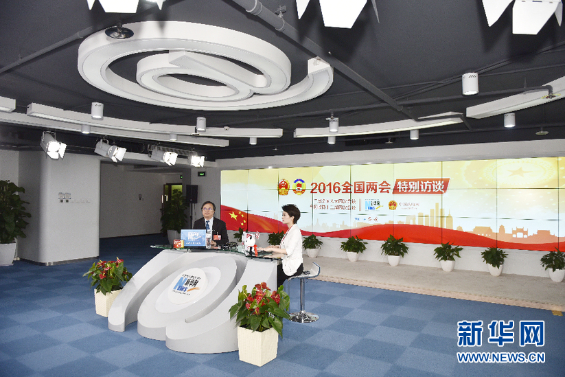 瞿佳在新华网两会访谈直播间