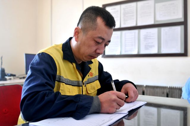 沈阳铁路局:铁佛隧道"看山人"