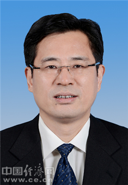 何忠友,1965年11月生,曾任河源市委书记,2016年任广东省副省长