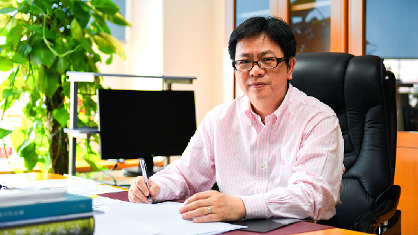 李岩松任上海外国语大学校长