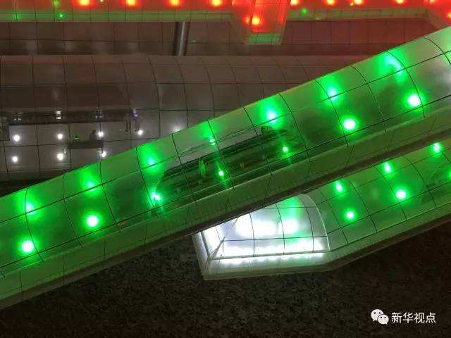 (图：乘客换乘通道)