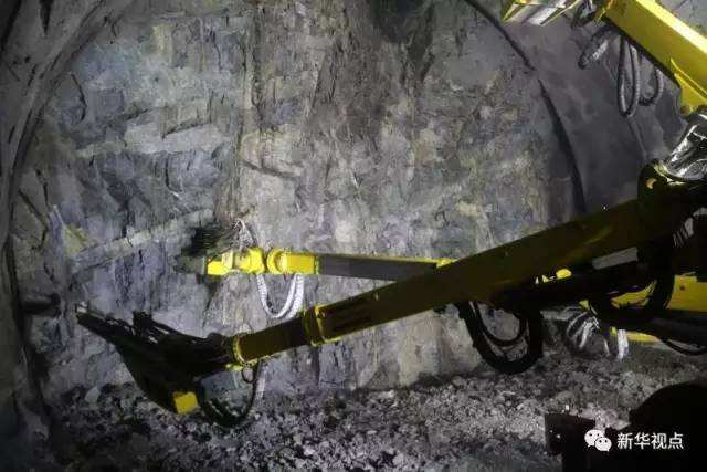 (图：花岗岩山体)