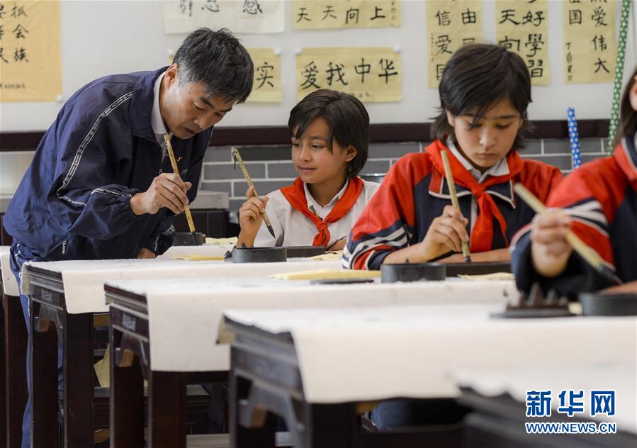 (教育)(6)新疆:阳光洒满上学路