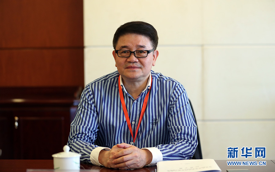 海南省科技厅党组书记叶振兴在分组讨论上发言