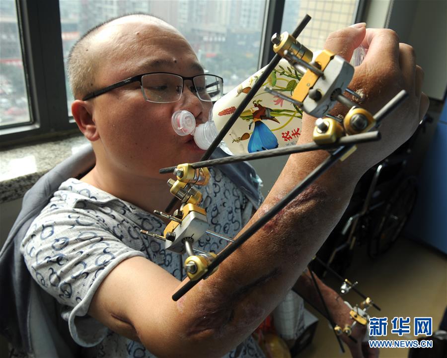 (新华全媒头条·图文互动)(9)“嫁”给大熊猫的人