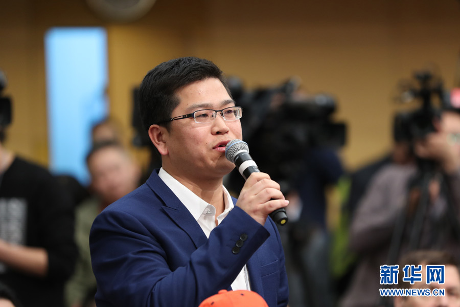 河南报业记者提问