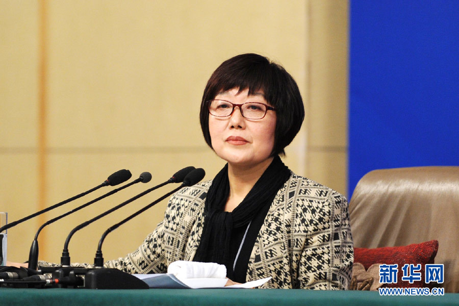 记者会主持人王冬梅