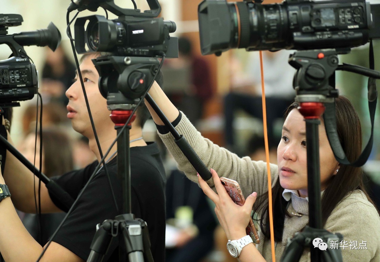 今天,祝辛勤工作的女记者们节日快乐!