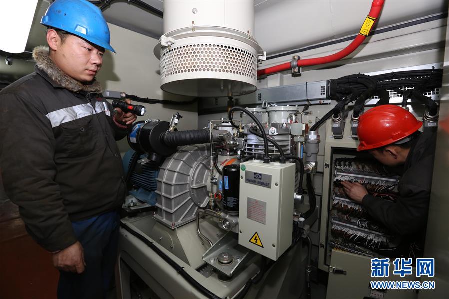 #（社会）（3）湖北襄阳：检修机车备战春运