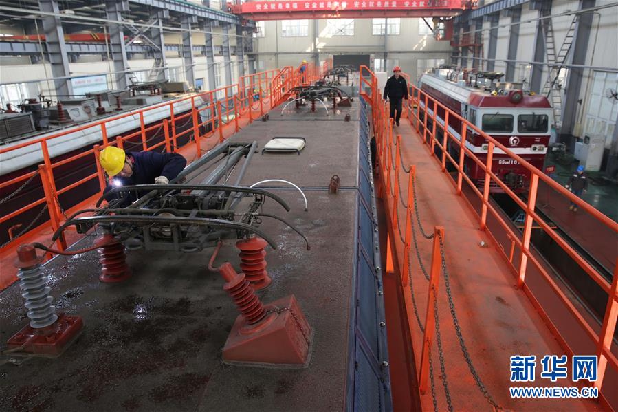 #（社会）（5）湖北襄阳：检修机车备战春运