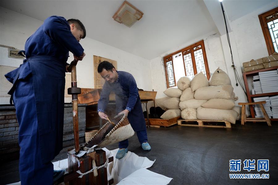 （经济）（4）探访陕西茯茶制作工艺