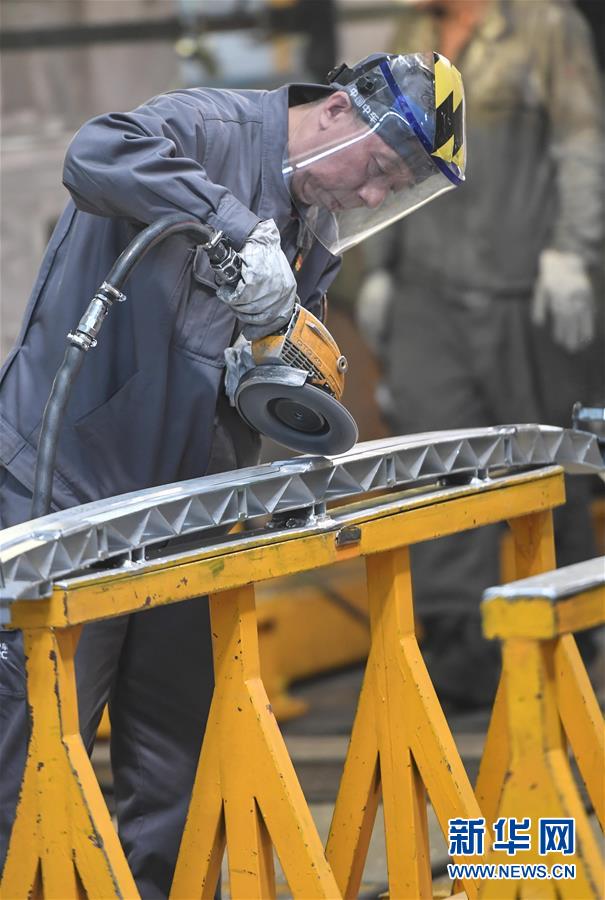 高铁铆工李学忠的"传奇匠心"