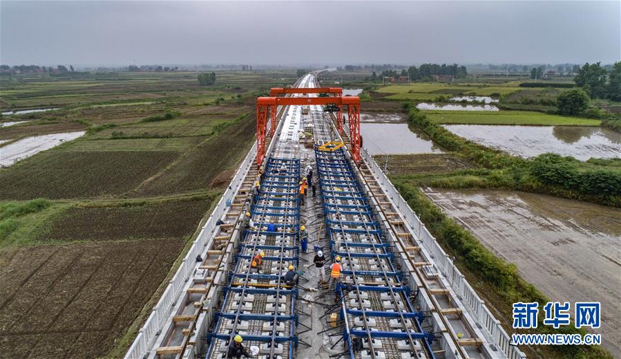 汉十高铁进入无砟轨道施工阶段