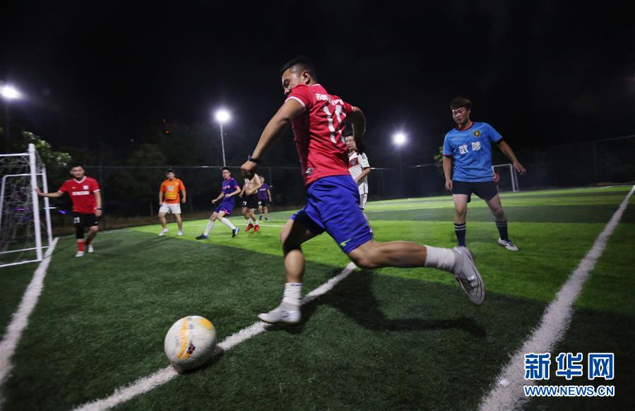 激情夏日 乐享足球-新华网