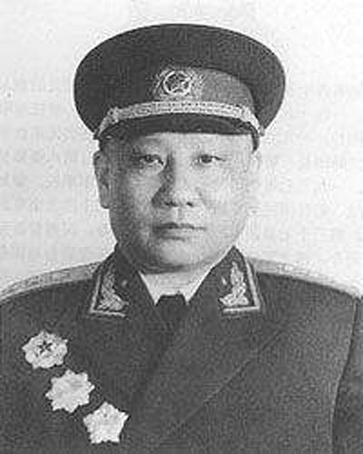 1977年初夏,王建安将军至厦门某军视察,见军,师领导驱车欲陪同前往,不