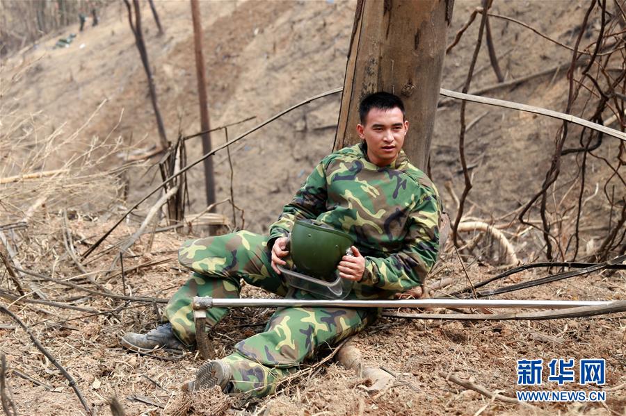 (图文互动)(3)雷场上,一名“90后”士兵绽放的青春之花——记南部战区陆军云南扫雷大队中士杜富国