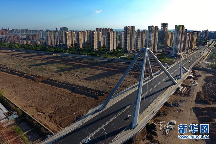 "大同市环保局局长赫瑞介绍,大同主动应对严峻挑战,打响了"控煤,治气