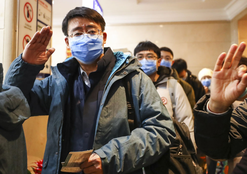 国家援鄂抗疫医疗队驰援武汉
