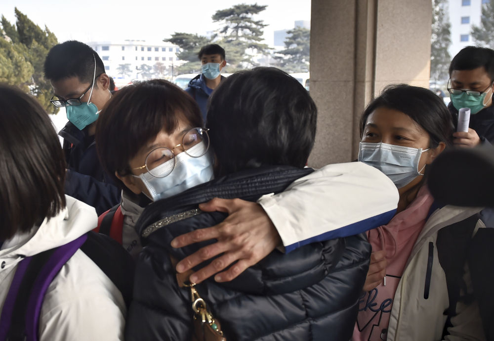 国家援鄂抗疫医疗队驰援武汉