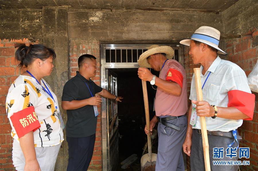 （防汛抗洪&middot;图片故事）（3）岛乡留守记