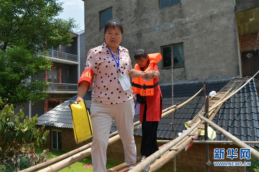 （防汛抗洪&middot;图片故事）（12）岛乡留守记