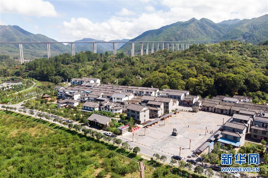 （习近平的小康故事&middot;新华网&middot;图文互动）（3）&ldquo;真正解决好基层群众看病难、看病贵问题&rdquo;&mdash;&mdash;习近平和群众健康的故事