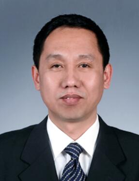 佟刚,男,满族,1964年1月生,1989年4月参加工作,1994年6月加入中国共产