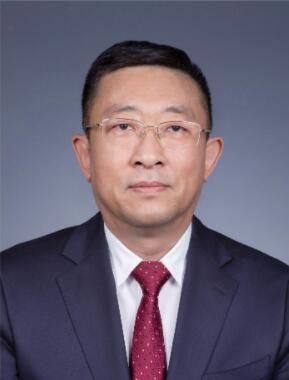 研究生学历,硕士学位,教授,主任医师,现任大连医科大学党委常委,副