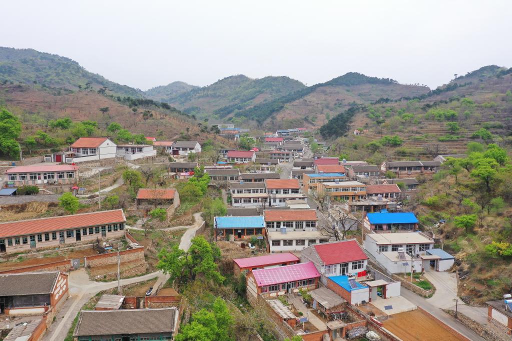 图为唐山市迁西县马家沟村全景.