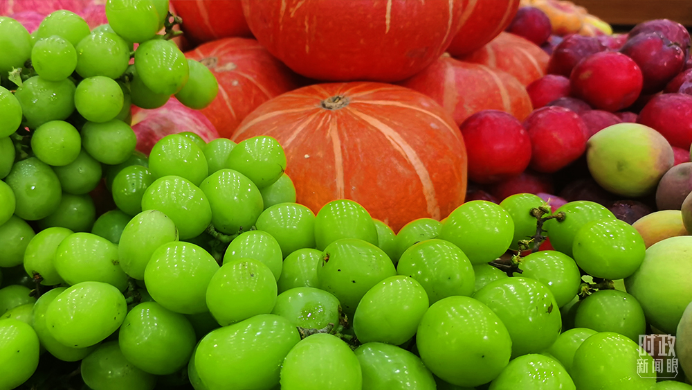 (总台央视记者李辉,范凯拍摄)68岁的霍金一家是有着11位家庭成员的大