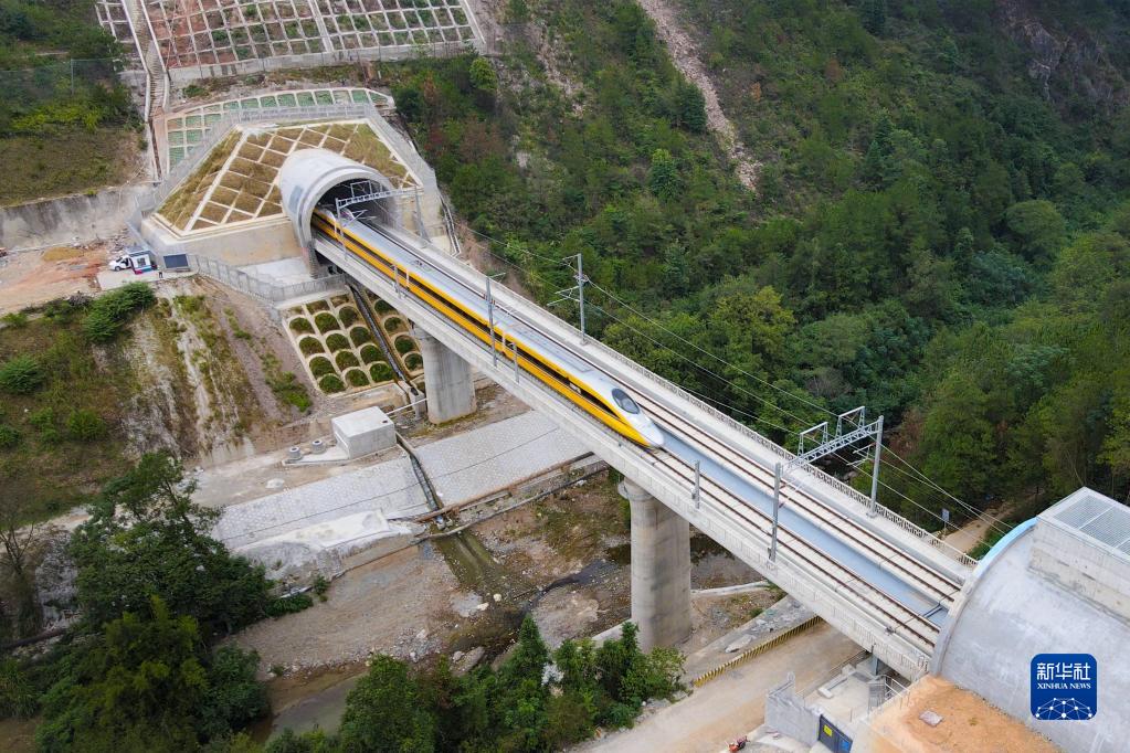 老区牵手特区的筑梦之路写在赣深高铁开通之际