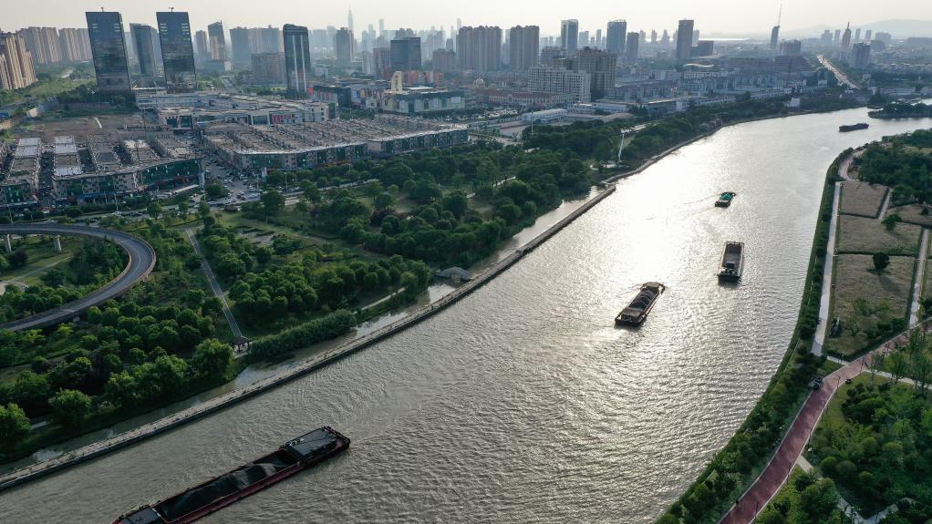 导:吴琼记 者:刘润芝 方金洋 马晨 许健 林凯 朱筱 曹彦语主持人:高涵