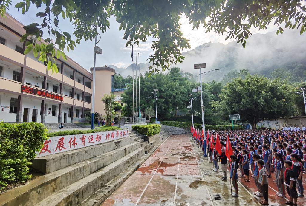 开学了,这所小学近视率还是零