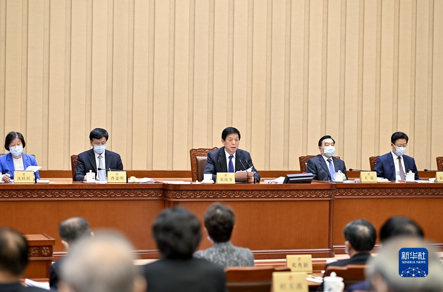 栗战书主持十三届全国人大常委会第三十七次会议闭幕会并作讲话强调 更加紧密团结在以习近平同志为核心的党中央周围 把党的二十大精神全面落实到人大 ...