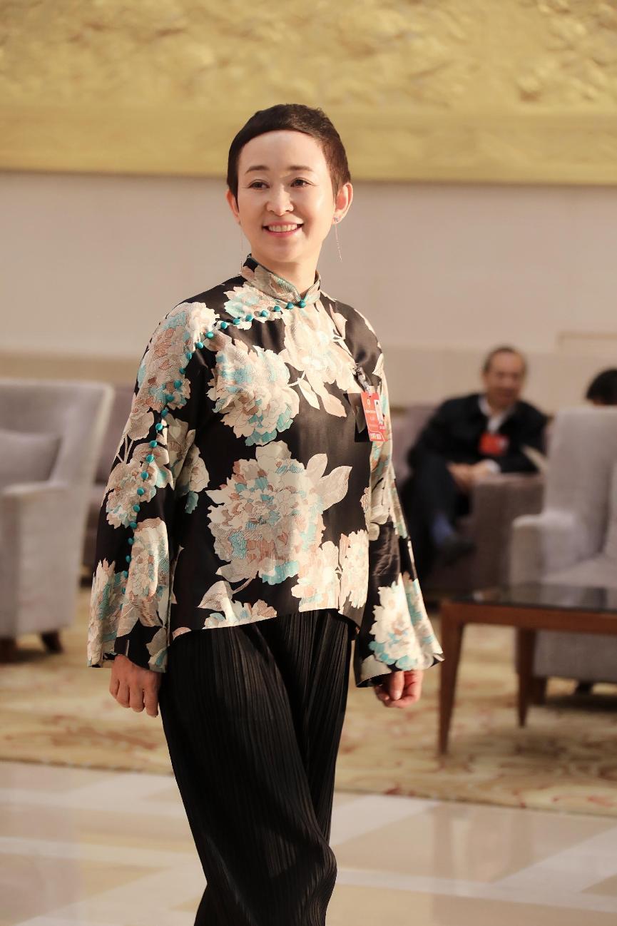 中国东方演艺集团女高音歌唱家,国家一级演员刘玉婉 新华社记者任沁沁