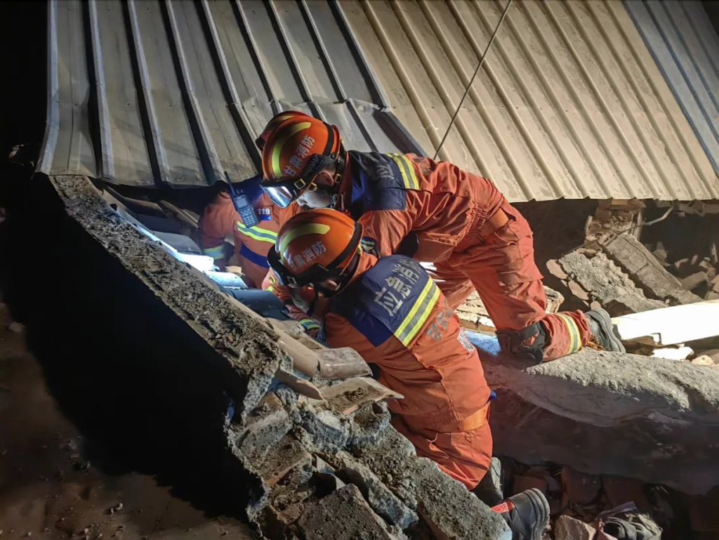 2级地震救援保障群像扫描-新华网