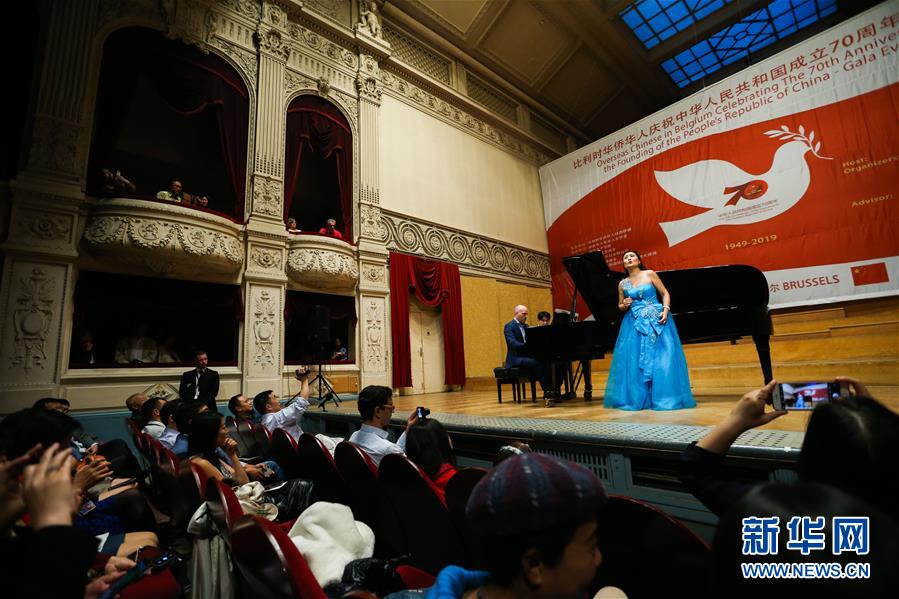 （国际&middot;图文互动）（1）欧洲华侨华人以文艺表演为祖（籍）国生日献上最美祝福