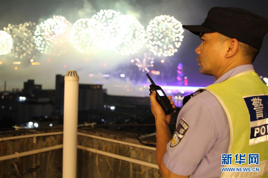 （图文互动）（1）为保一方平安 民警的国庆一天是这样度过的