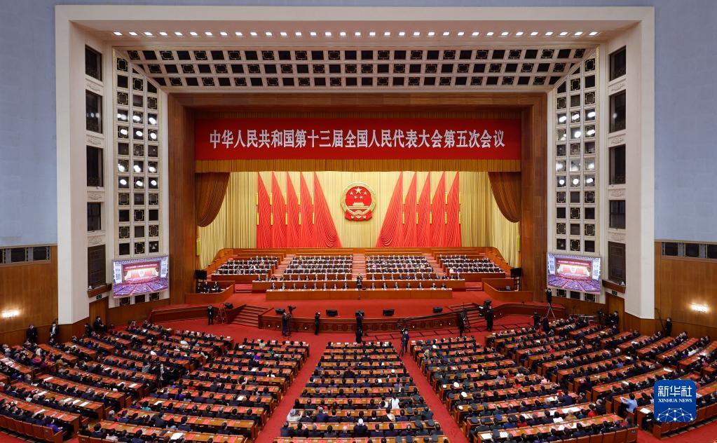 新华社记者 刘彬 摄在主席台就座的还有:丁薛祥,刘鹤,许其亮,孙春兰